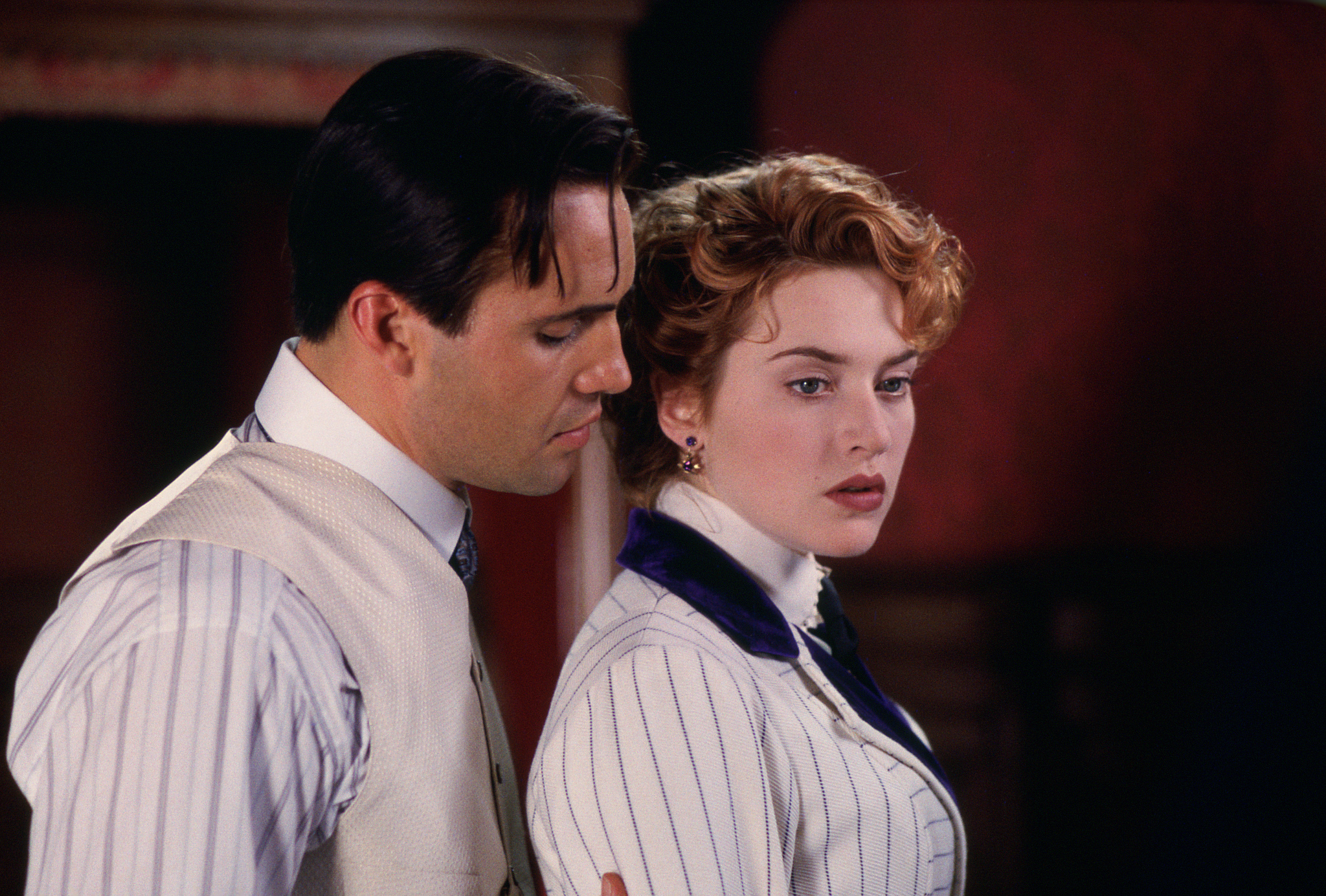 Still of Kate Winslet and Billy Zane in Titanikas (1997)