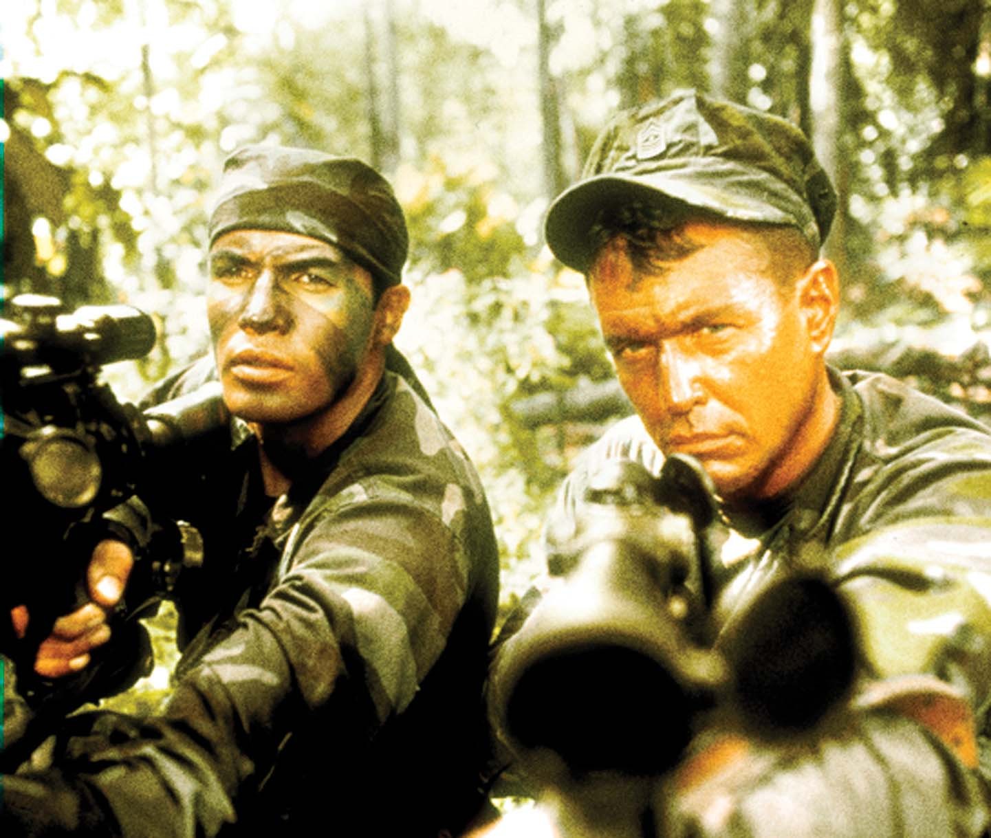 Still of Tom Berenger and Billy Zane in Sniper (1993)