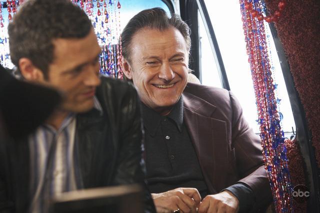 Still of Harvey Keitel and Jason O'Mara in Life on Mars (2008)