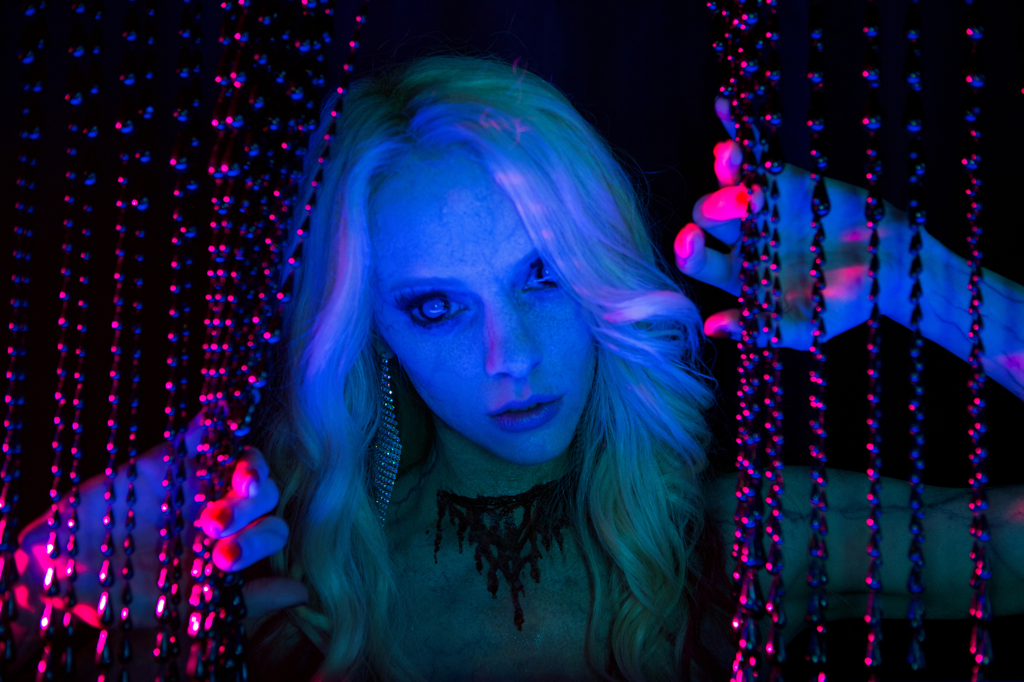 Still of Elle Evans in Skautai pries zombius (2015)