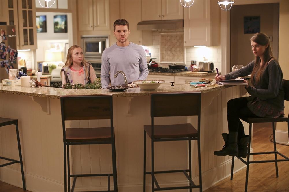 Still of Ryan Phillippe, Indiana Evans and Belle Shouse in Secrets and Lies (2015)