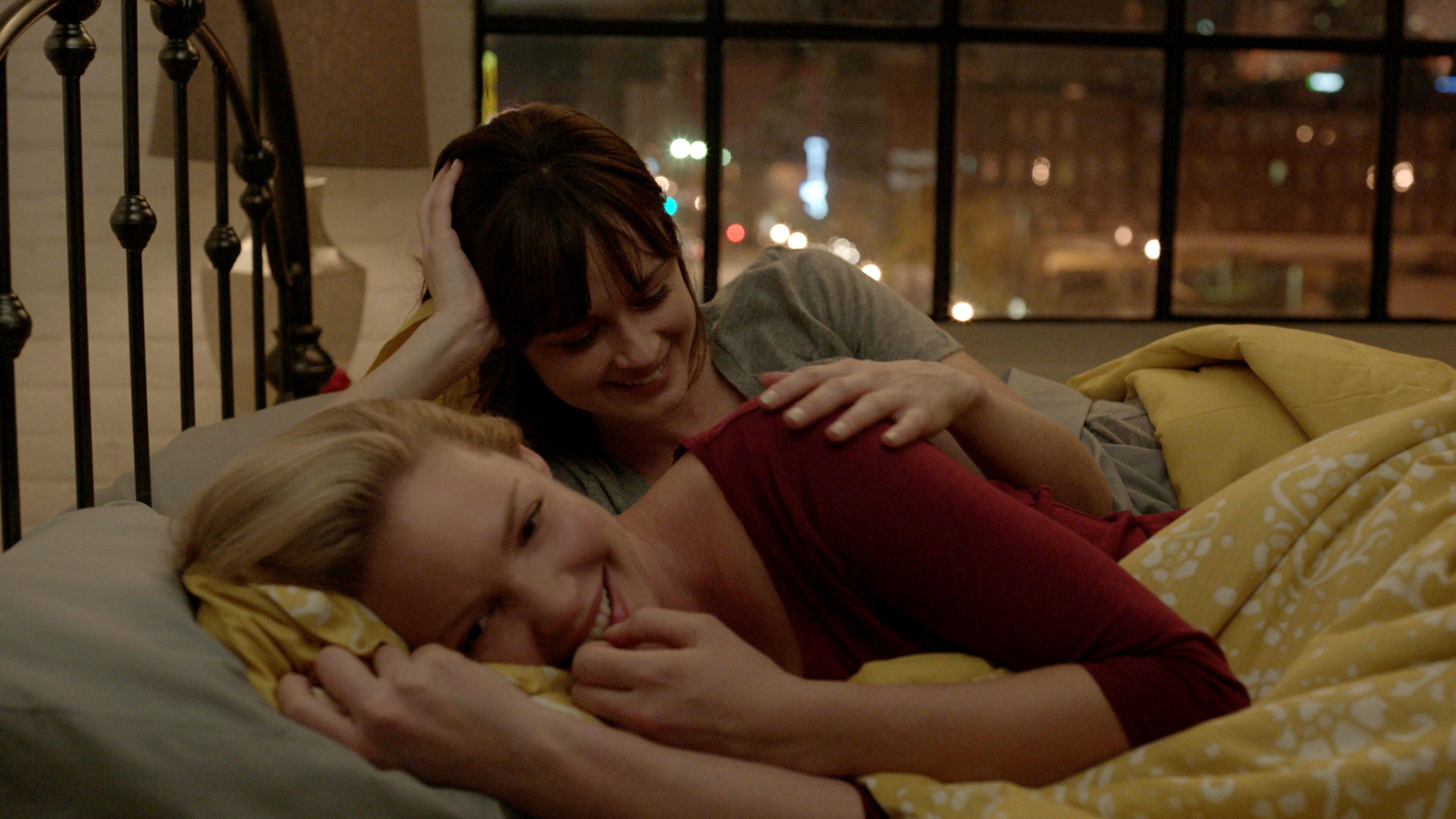 Still of Katherine Heigl and Alexis Bledel in Jenny's Wedding (2015)