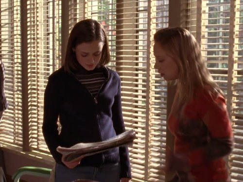 Still of Alexis Bledel and Liza Weil in Gilmore Girls (2000)