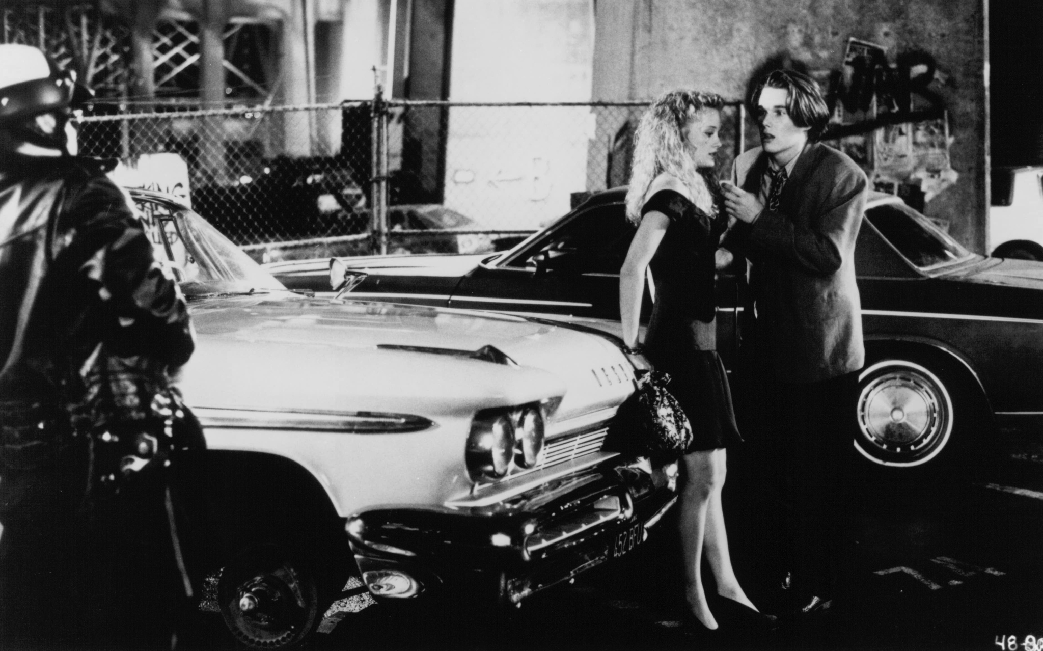 Still of Ethan Hawke and Teri Polo in Mystery Date (1991)