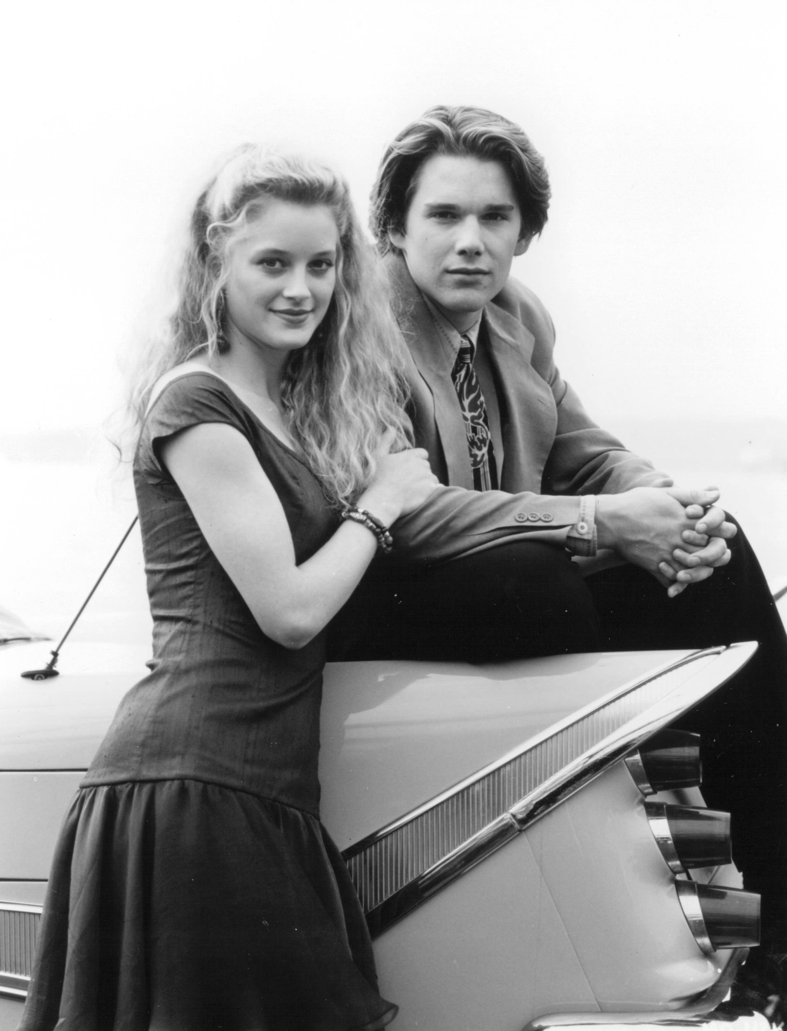 Still of Ethan Hawke and Teri Polo in Mystery Date (1991)