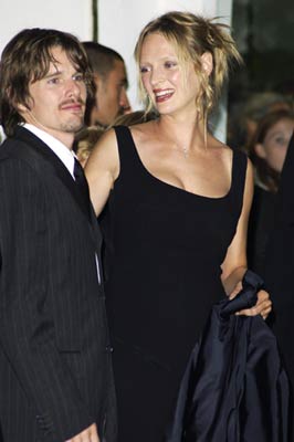 Ethan Hawke and Uma Thurman at event of Isbandymu diena (2001)