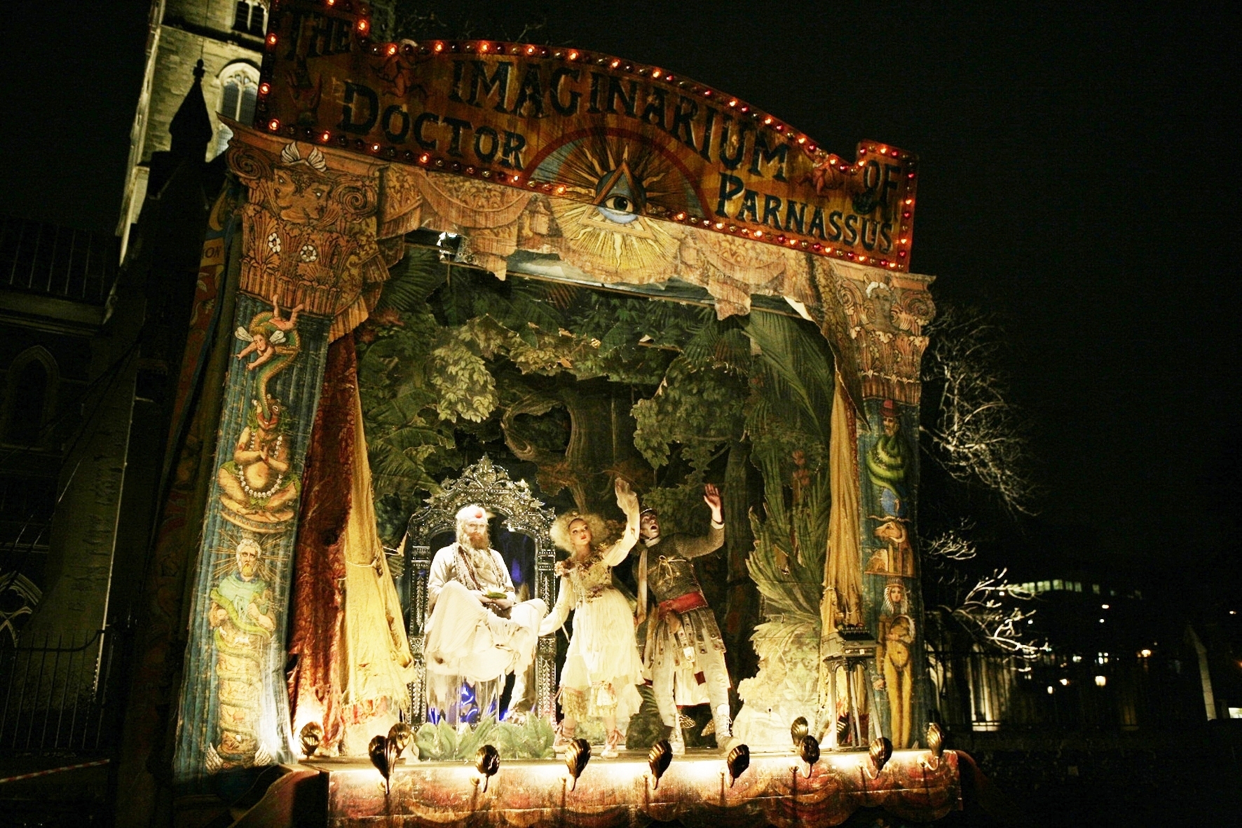 Still of Christopher Plummer, Andrew Garfield and Lily Cole in The Imaginarium of Doctor Parnassus (2009)