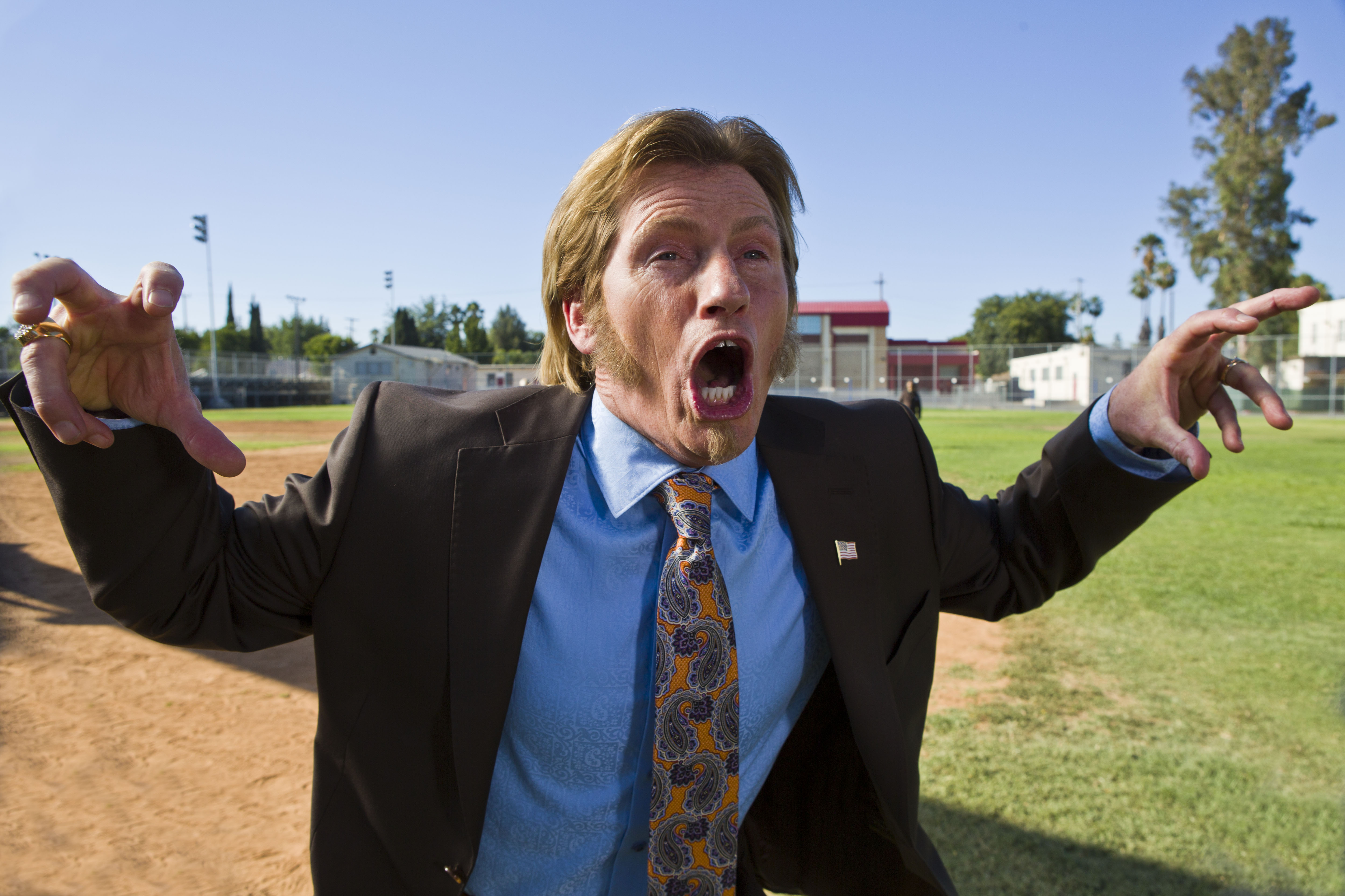 Still of Denis Leary in Freaks of Nature (2015)