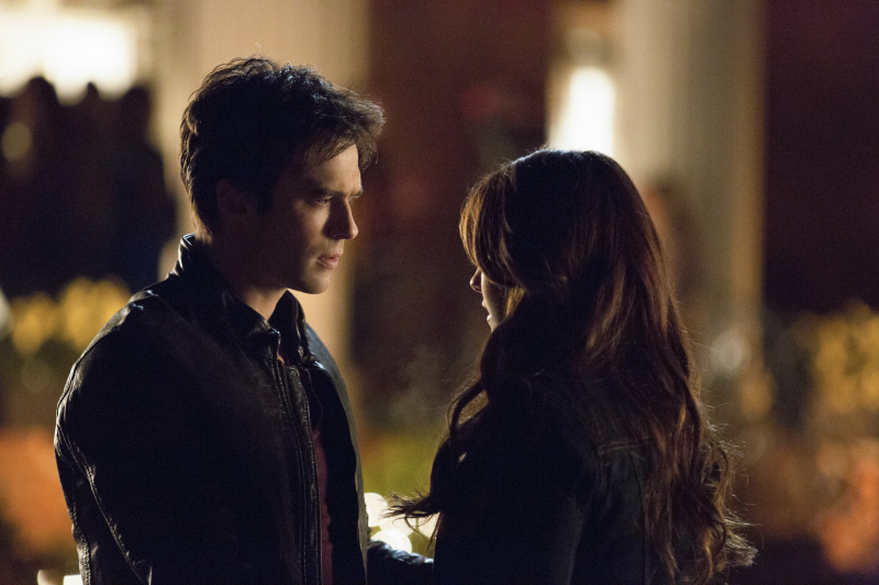 Still of Ian Somerhalder and Nina Dobrev in Vampyro dienorasciai (2009)