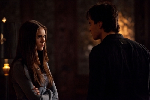 Still of Ian Somerhalder and Nina Dobrev in Vampyro dienorasciai (2009)