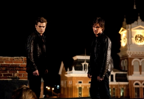 Still of Ian Somerhalder and Paul Wesley in Vampyro dienorasciai (2009)