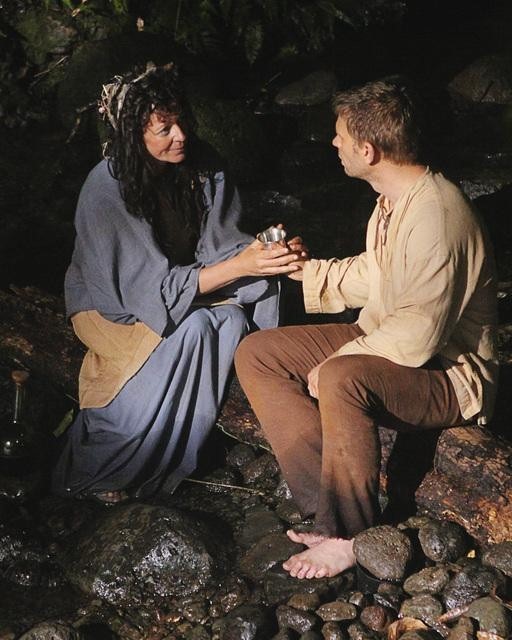 Still of Allison Janney and Mark Pellegrino in Dinge (2004)