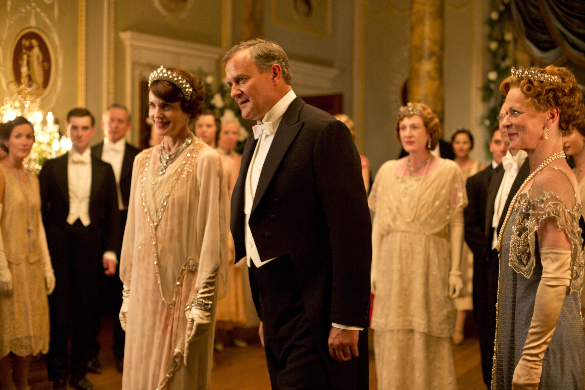 Still of Elizabeth McGovern, Samantha Bond and Hugh Bonneville in Downton Abbey (2010)