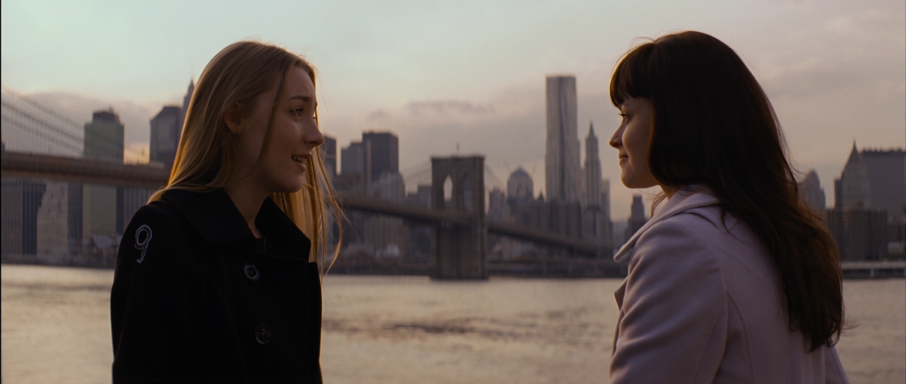 Still of Alexis Bledel and Saoirse Ronan in Violeta ir Deizi (2011)