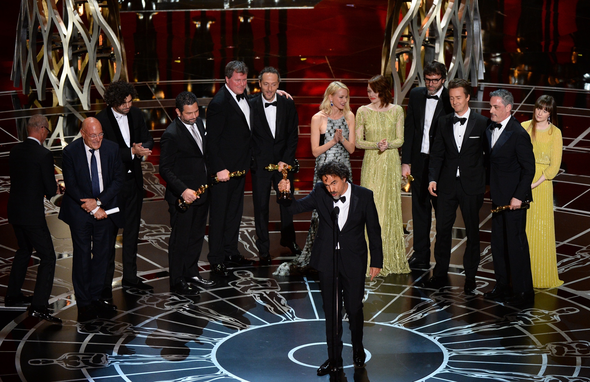 Michael Keaton, Alejandro González Iñárritu, John Lesher and Emma Stone at event of The Oscars (2015)