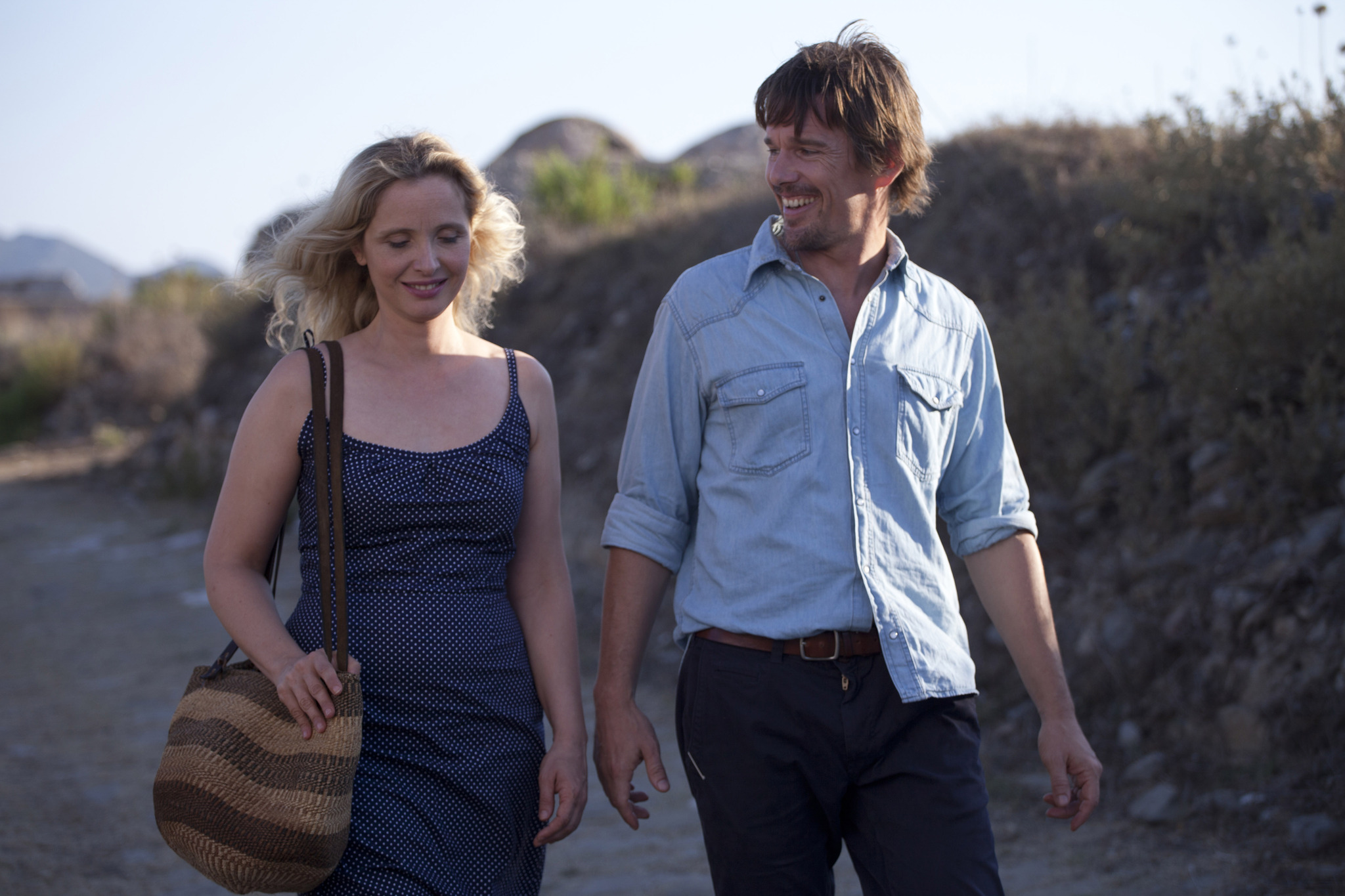Still of Ethan Hawke and Julie Delpy in Pries vidurnakti (2013)