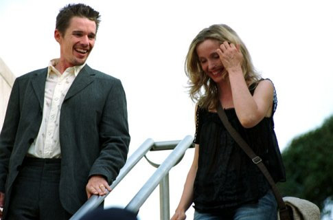 Still of Ethan Hawke and Julie Delpy in Pries saulelydi (2004)