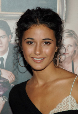 Emmanuelle Chriqui at event of Elizabethtown (2005)