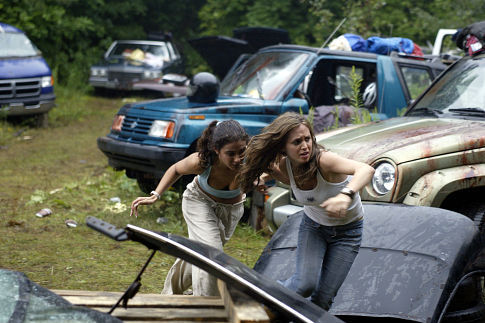 Still of Emmanuelle Chriqui and Eliza Dushku in Lemtingas posukis (2003)