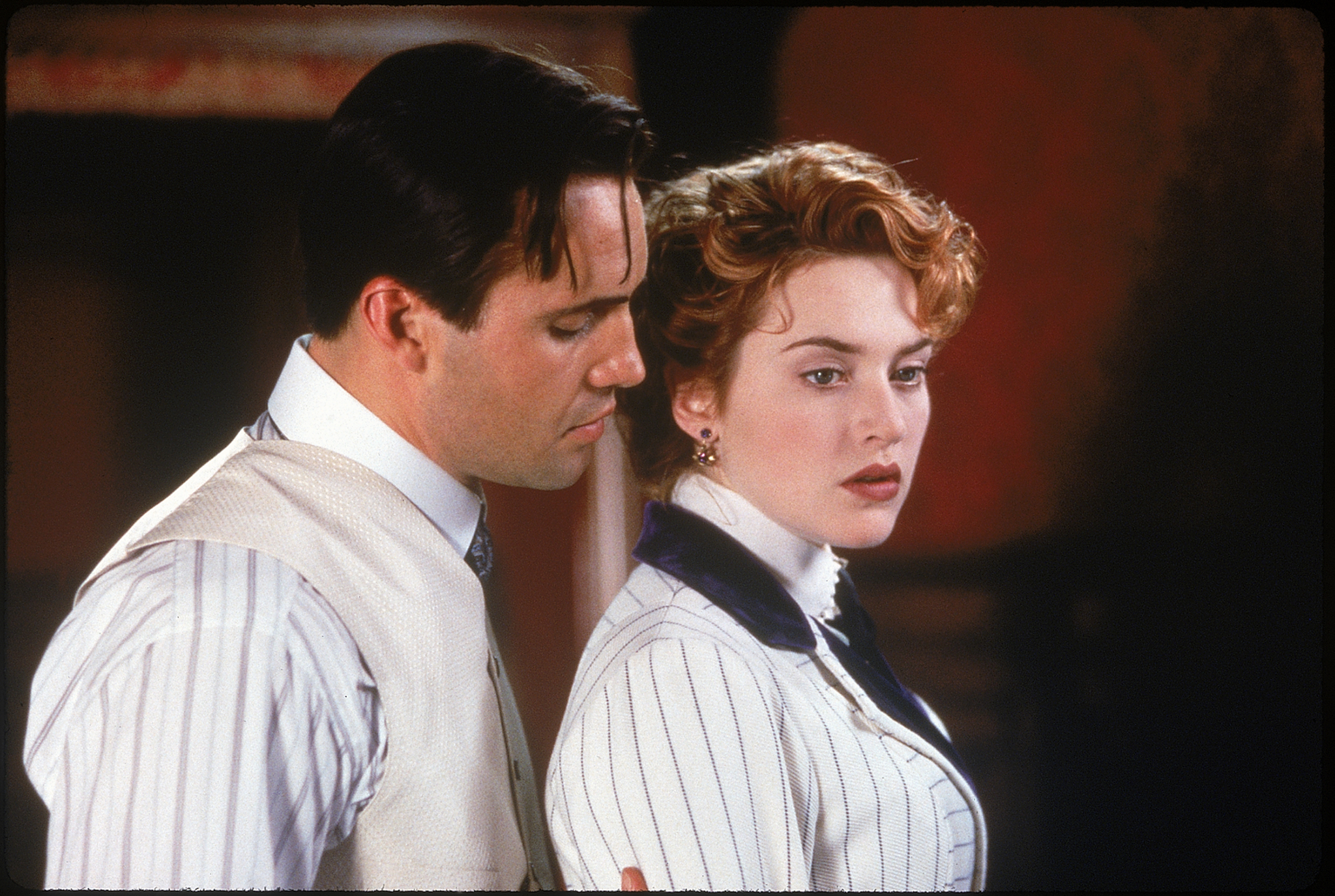 Still of Kate Winslet and Billy Zane in Titanikas (1997)