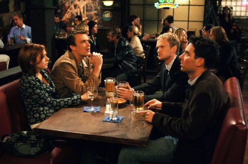 Still of Neil Patrick Harris, Alyson Hannigan, Jason Segel and Josh Radnor in Kaip as susipazinau su jusu mama (2005)