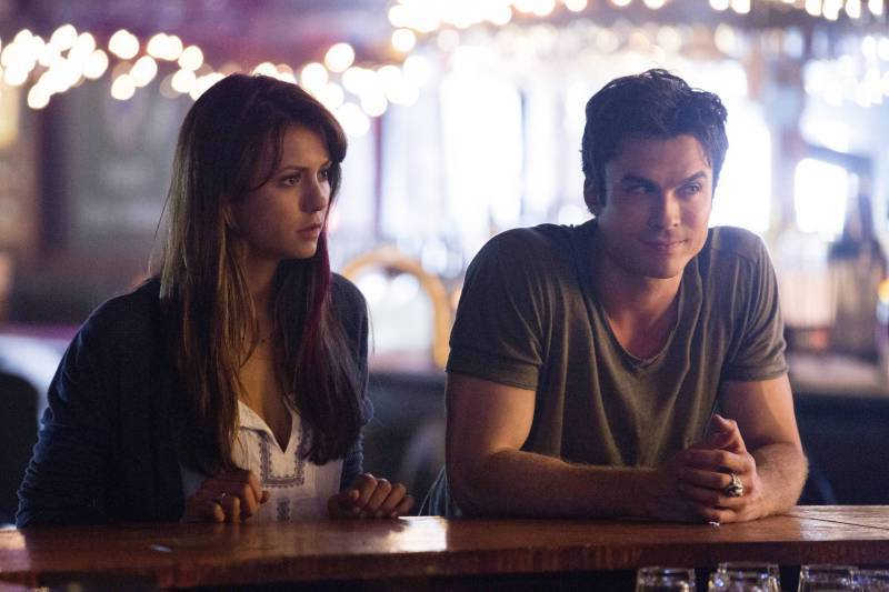 Still of Ian Somerhalder and Nina Dobrev in Vampyro dienorasciai (2009)