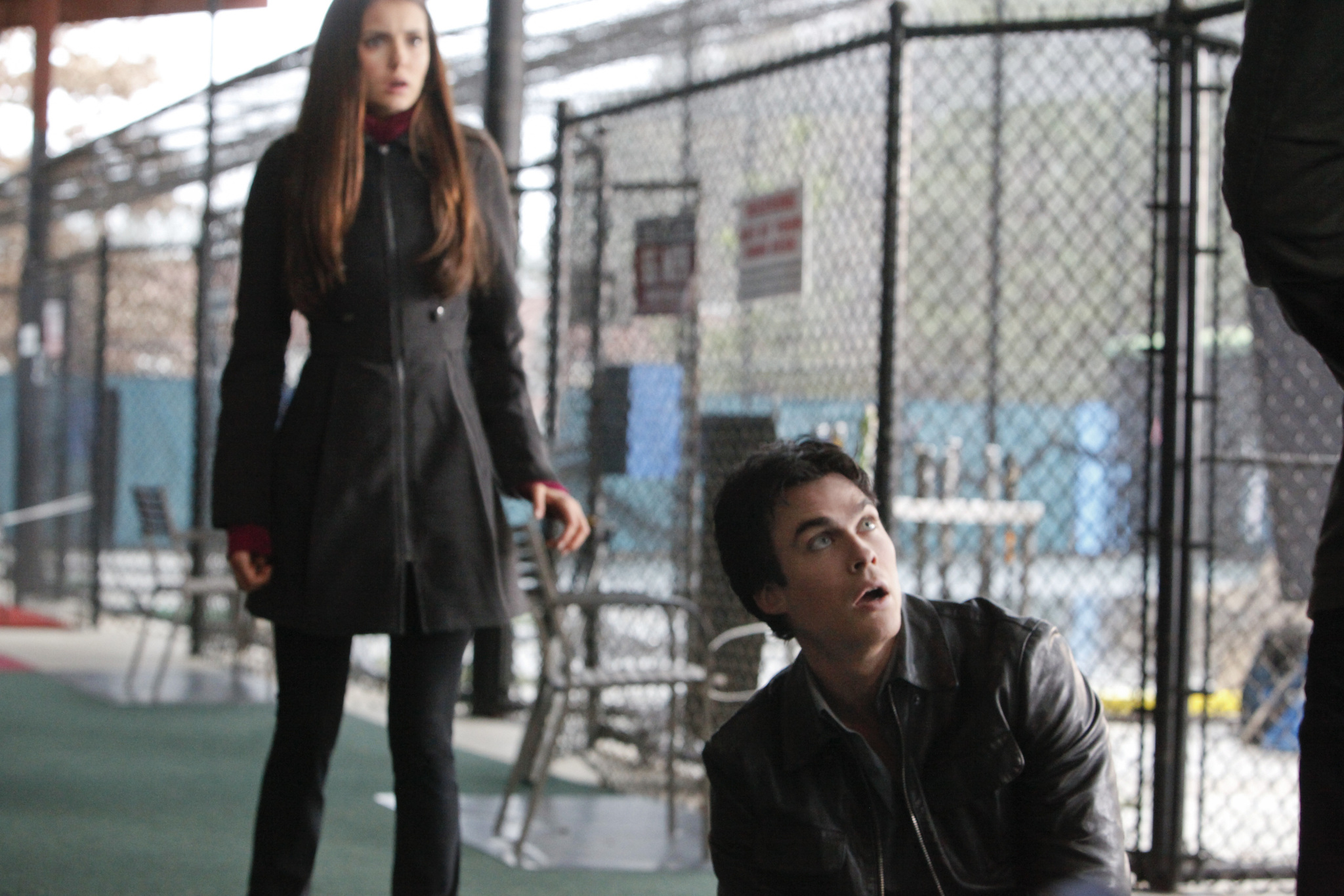 Still of Ian Somerhalder and Nina Dobrev in Vampyro dienorasciai (2009)