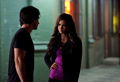 Still of Ian Somerhalder and Nina Dobrev in Vampyro dienorasciai (2009)