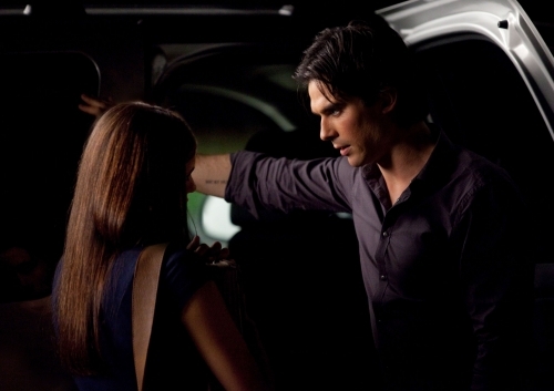 Still of Ian Somerhalder and Nina Dobrev in Vampyro dienorasciai (2009)