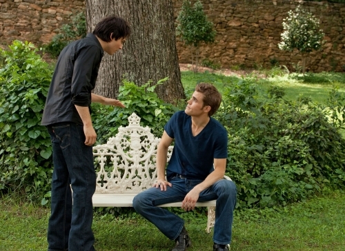 Still of Ian Somerhalder and Paul Wesley in Vampyro dienorasciai (2009)