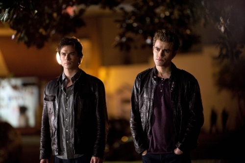 Still of Ian Somerhalder and Paul Wesley in Vampyro dienorasciai (2009)