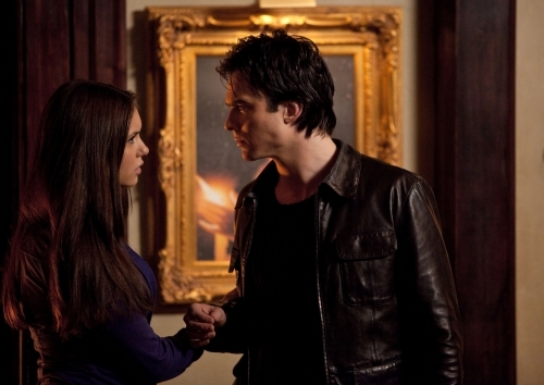 Still of Ian Somerhalder and Nina Dobrev in Vampyro dienorasciai (2009)