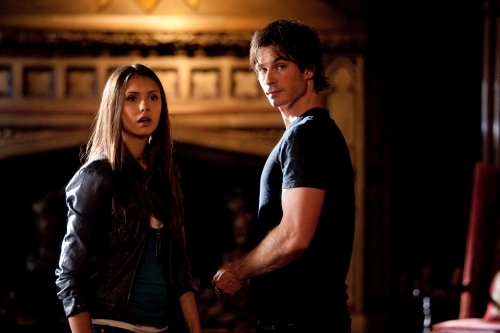 Still of Ian Somerhalder and Nina Dobrev in Vampyro dienorasciai (2009)