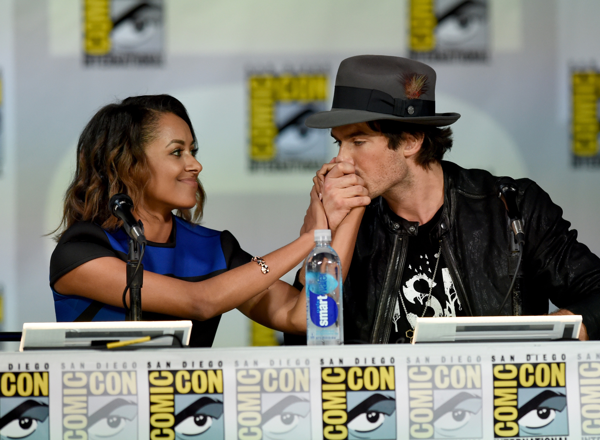 Kat Graham and Ian Somerhalder at event of Vampyro dienorasciai (2009)