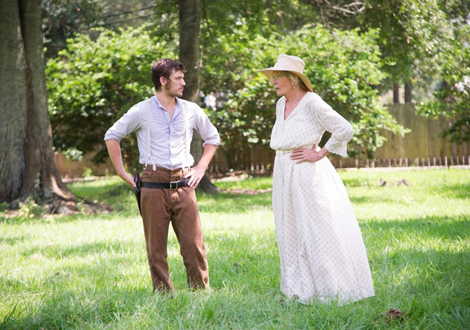 Still of Vanessa Redgrave and Alex Pettyfer in The Butler (2013)