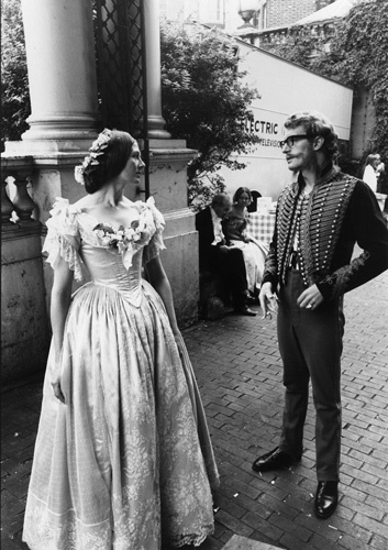 Corin Redgrave chatting with his sister, Vanessa, as they wait to shoot a scene for the movie 