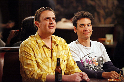 Still of Jason Segel and Josh Radnor in Kaip as susipazinau su jusu mama (2005)