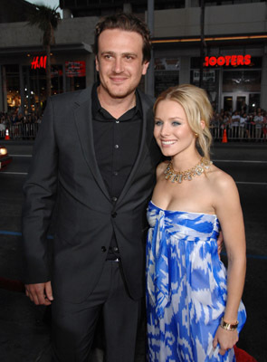 Kristen Bell and Jason Segel at event of Forgetting Sarah Marshall (2008)