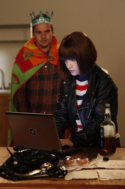 Still of Zooey Deschanel and Jake Johnson in New Girl (2011)