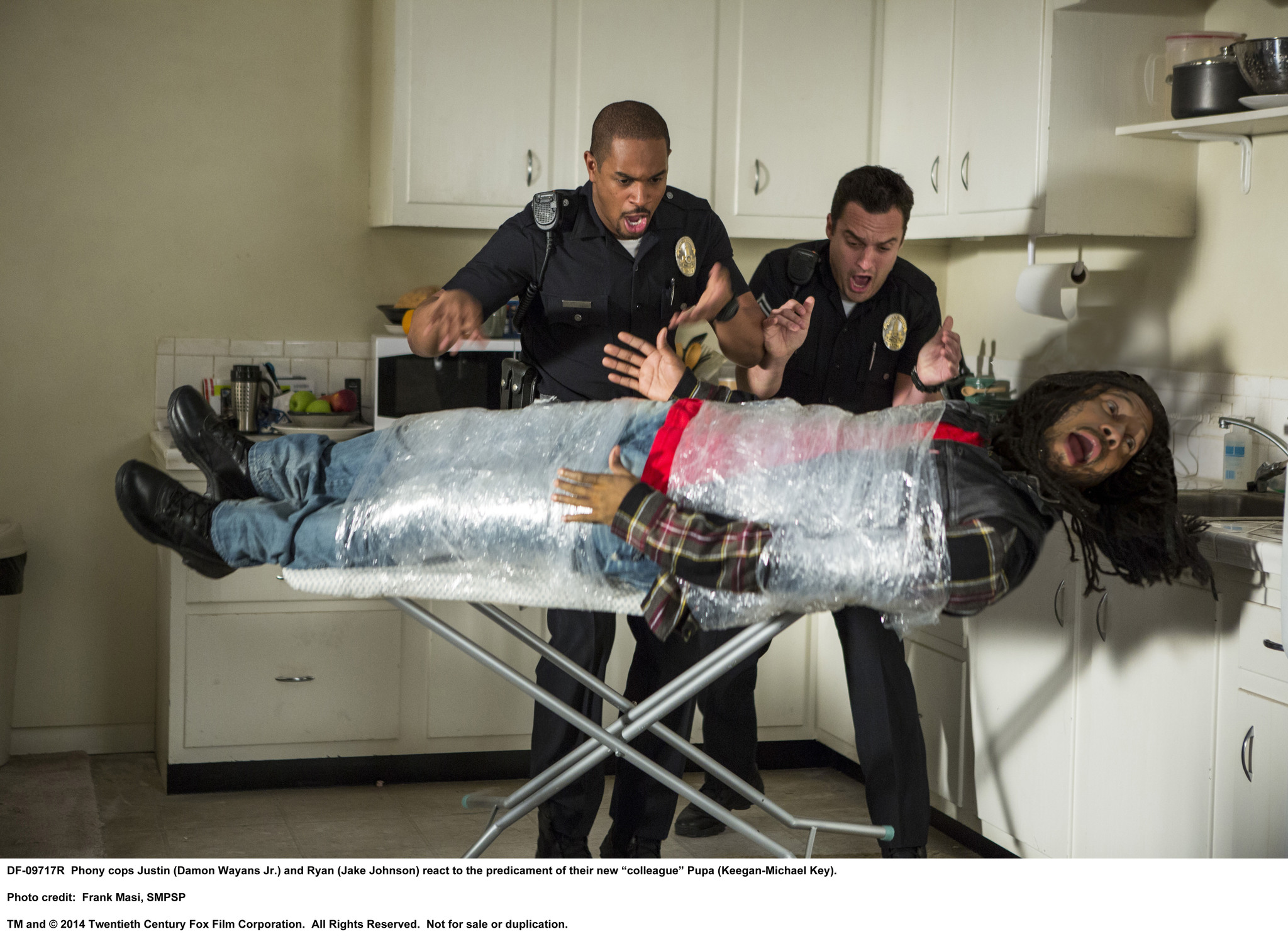 Still of Damon Wayans Jr., Keegan-Michael Key and Jake Johnson in Apsimeskim farais (2014)