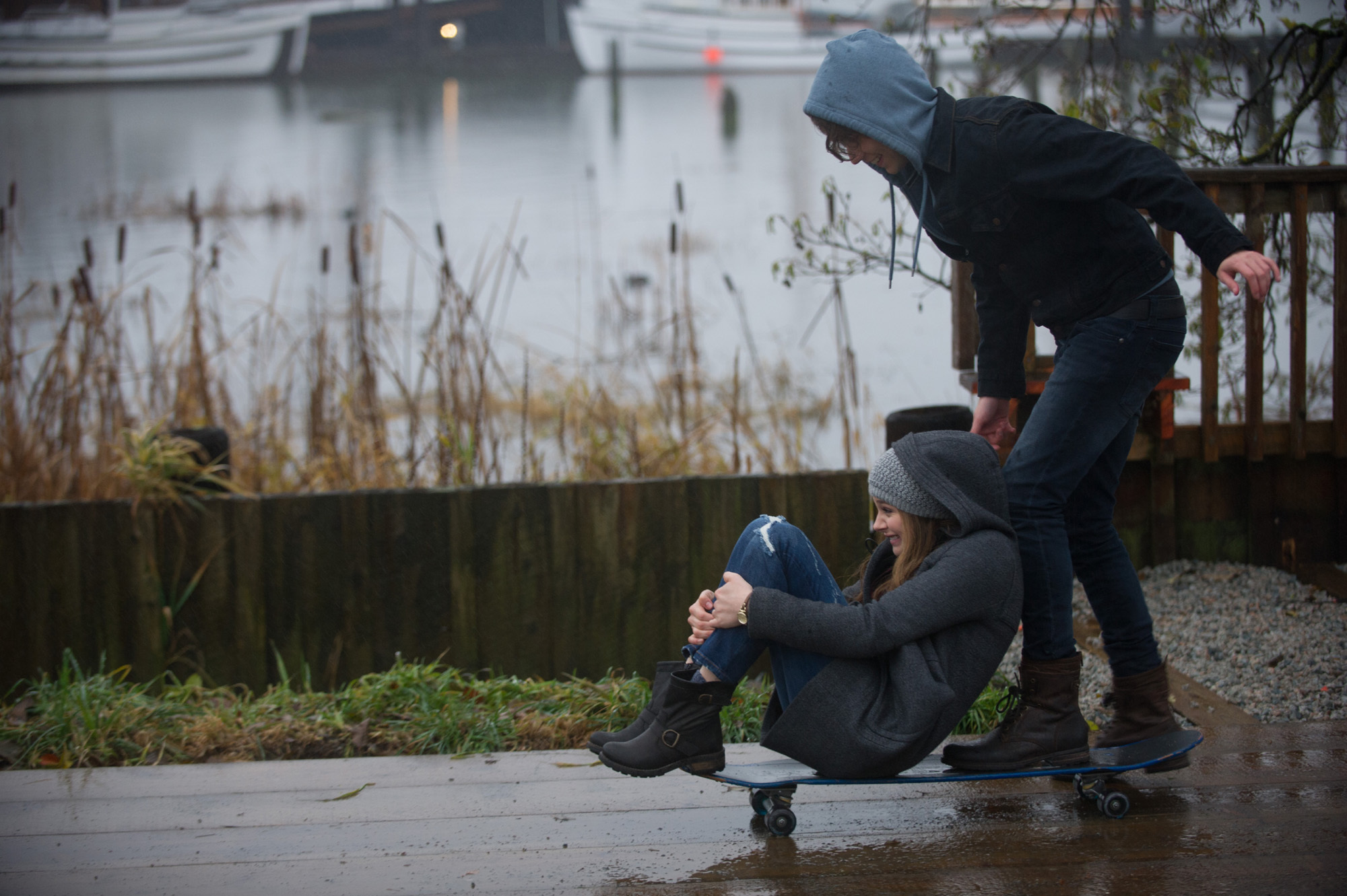 Still of Chloë Grace Moretz and Jamie Blackley in Jei pasilikciau (2014)