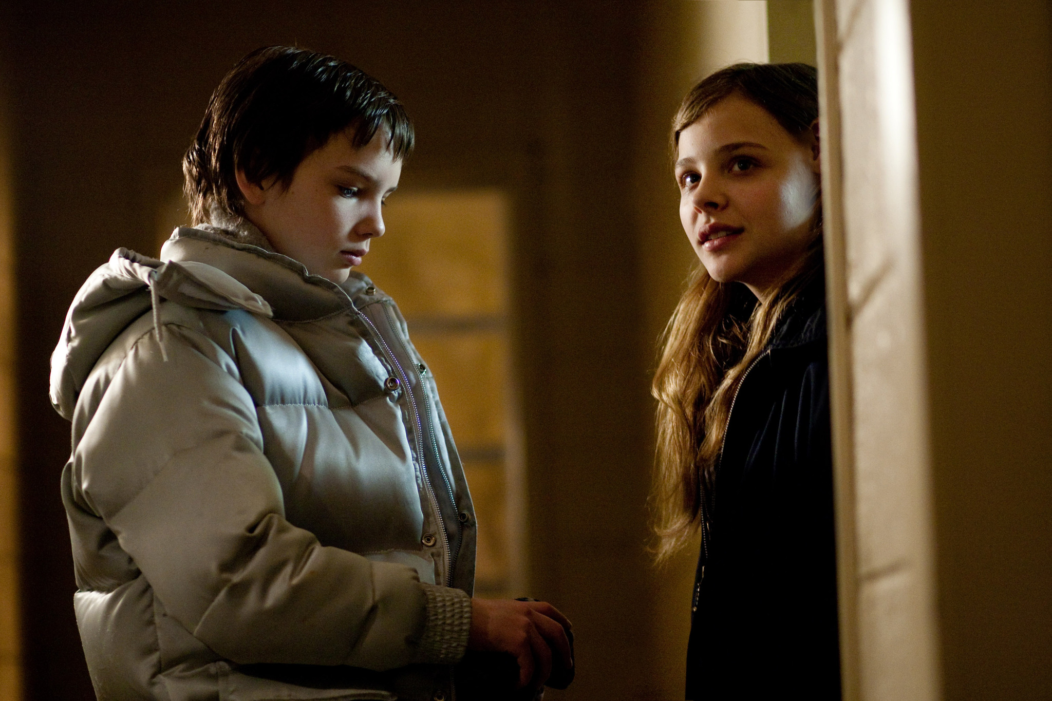 Still of Chloë Grace Moretz and Kodi Smit-McPhee in Let Me In (2010)