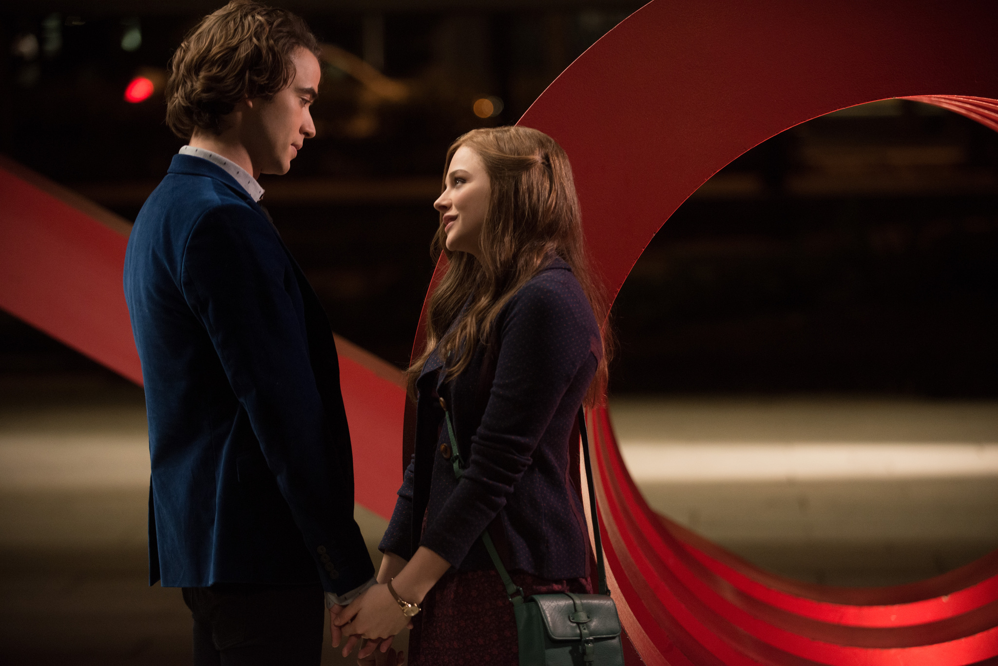 Still of Chloë Grace Moretz and Jamie Blackley in Jei pasilikciau (2014)