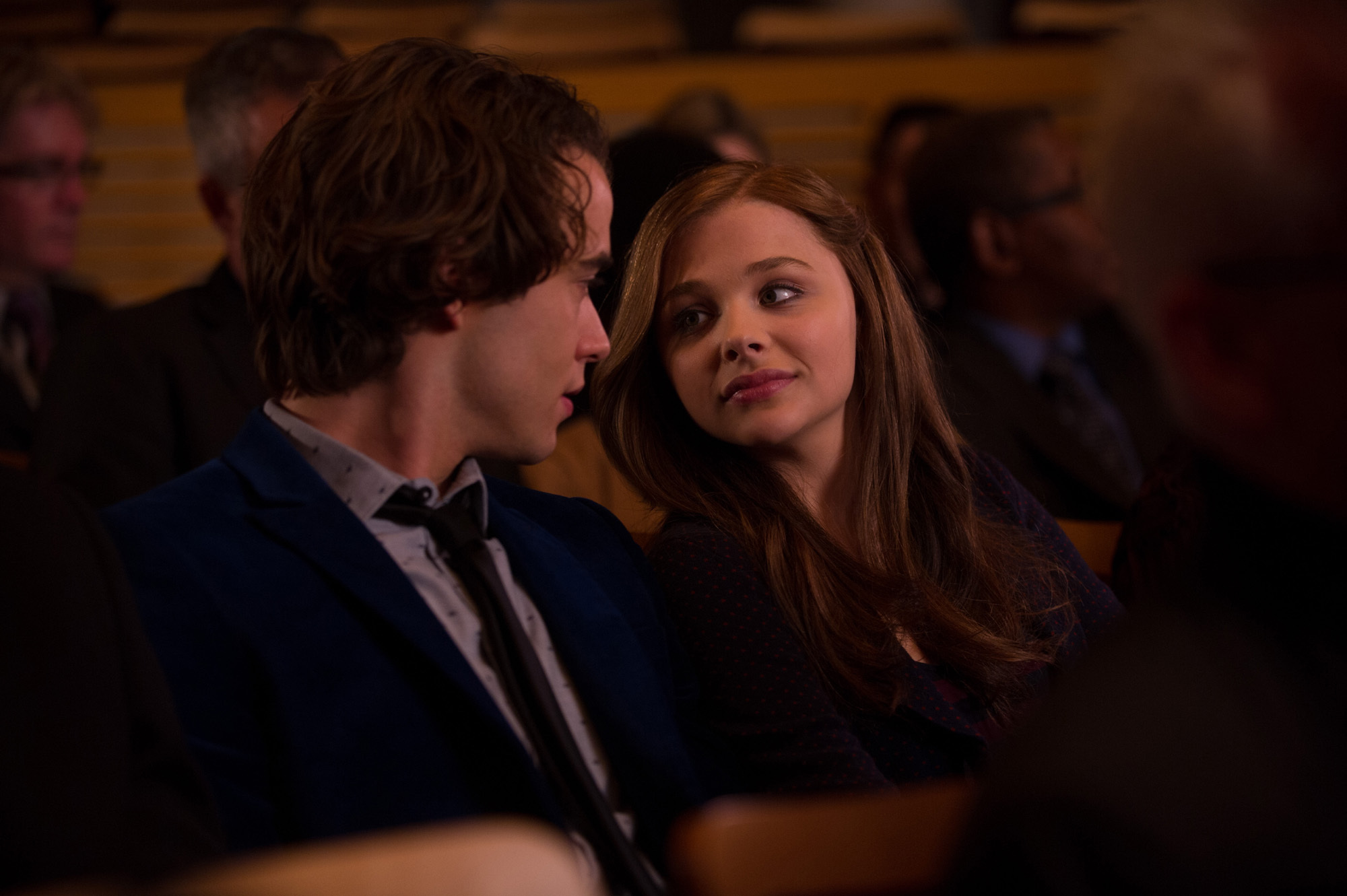 Still of Chloë Grace Moretz and Jamie Blackley in Jei pasilikciau (2014)