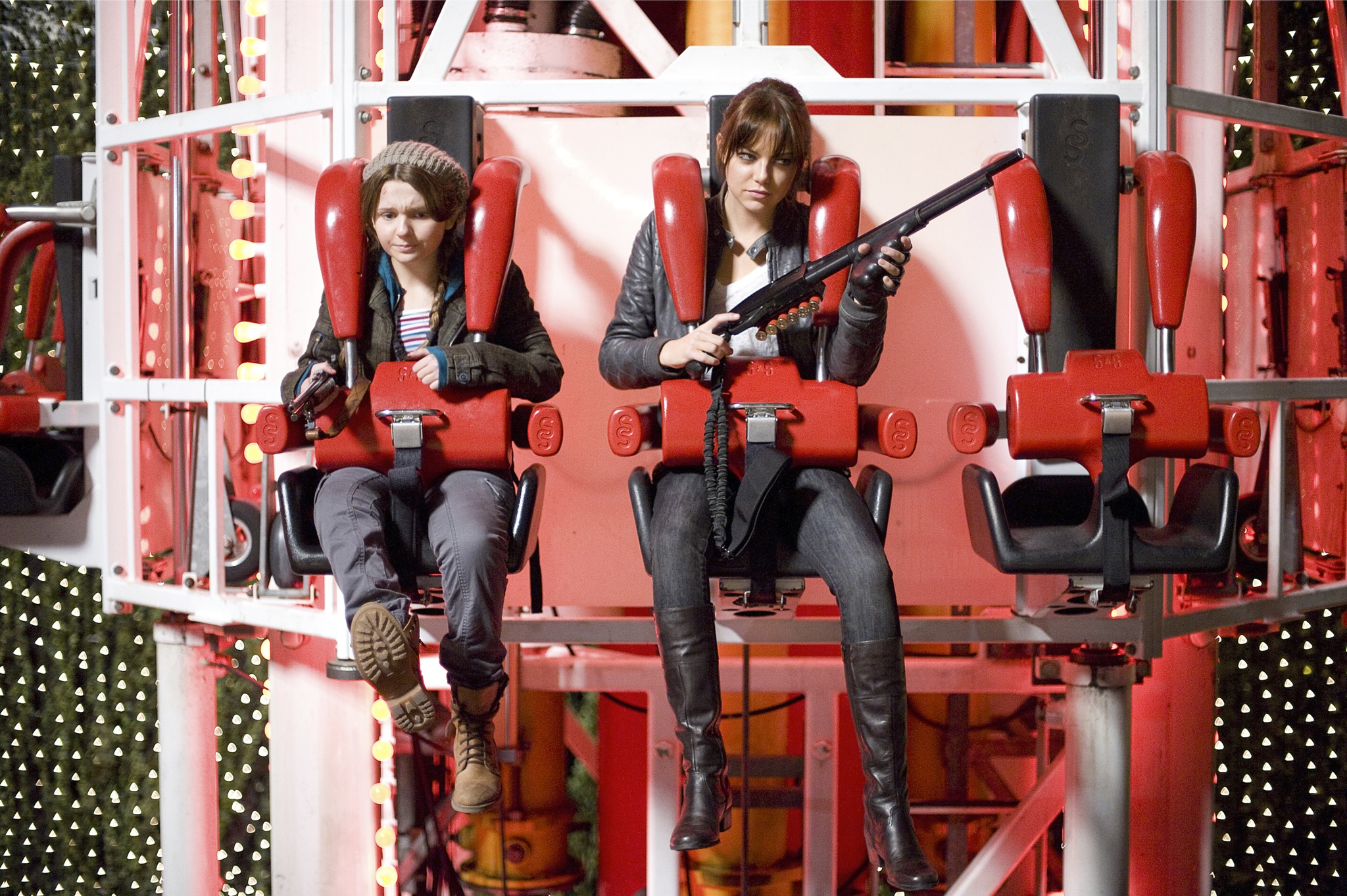 Still of Abigail Breslin and Emma Stone in Zombiu zeme (2009)