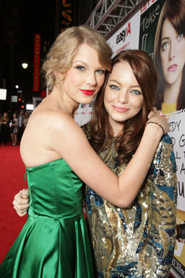 Emma Stone and Taylor Swift at event of Easy A (2010)