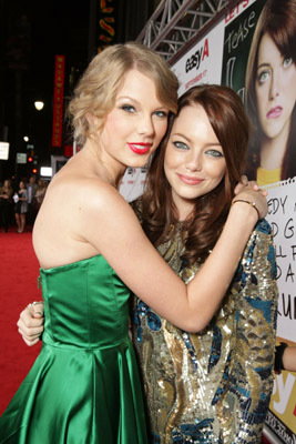 Emma Stone and Taylor Swift at event of Easy A (2010)