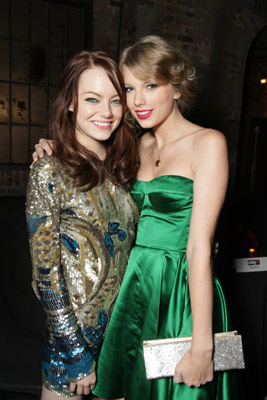 Emma Stone and Taylor Swift at event of Easy A (2010)