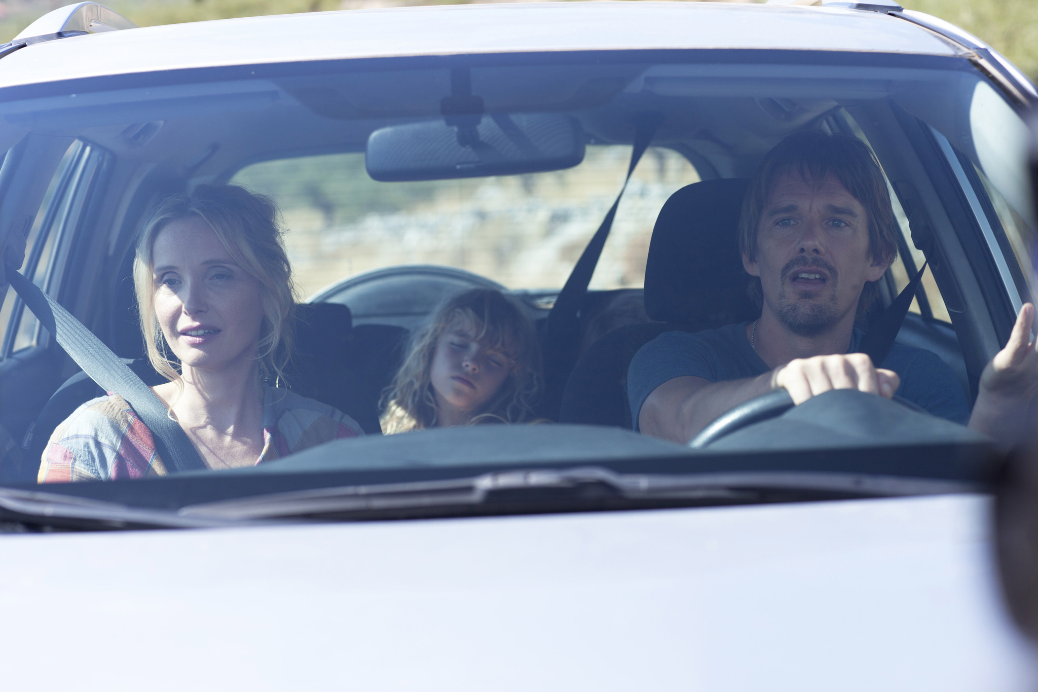 Still of Ethan Hawke and Julie Delpy in Pries vidurnakti (2013)