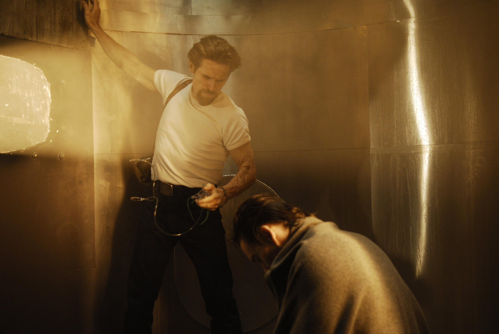 Still of Ethan Hawke and Willem Dafoe in Daybreakers (2009)